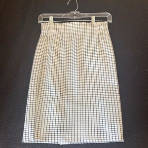 NWT Black and white contemporary fit pencil skirt
